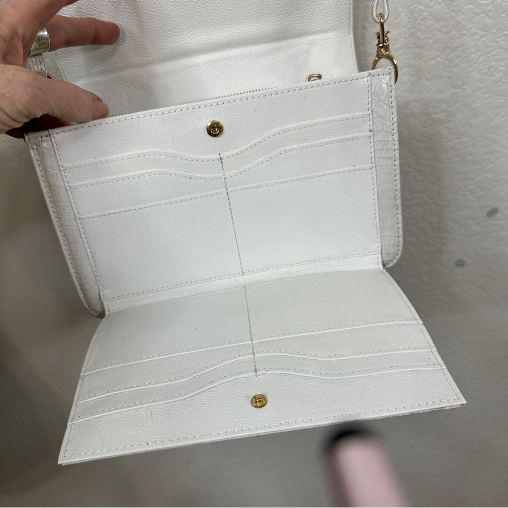 Grand Pelle Crocodile Embossed Leather White Flap Purse with Crossbody Strap - Picture 6 of 13